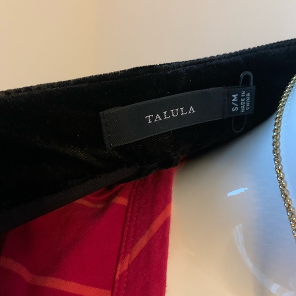 Talula shrugs - Picture 2 of 4